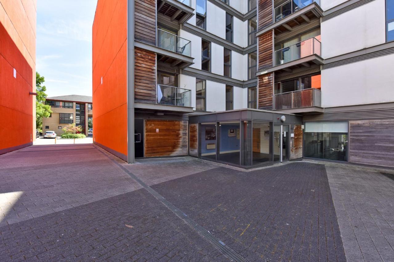 The Vizion Serviced Apartments From Pincott Properties - Free Parking, Private Balcony, And Wifi Milton Keynes Exteriör bild