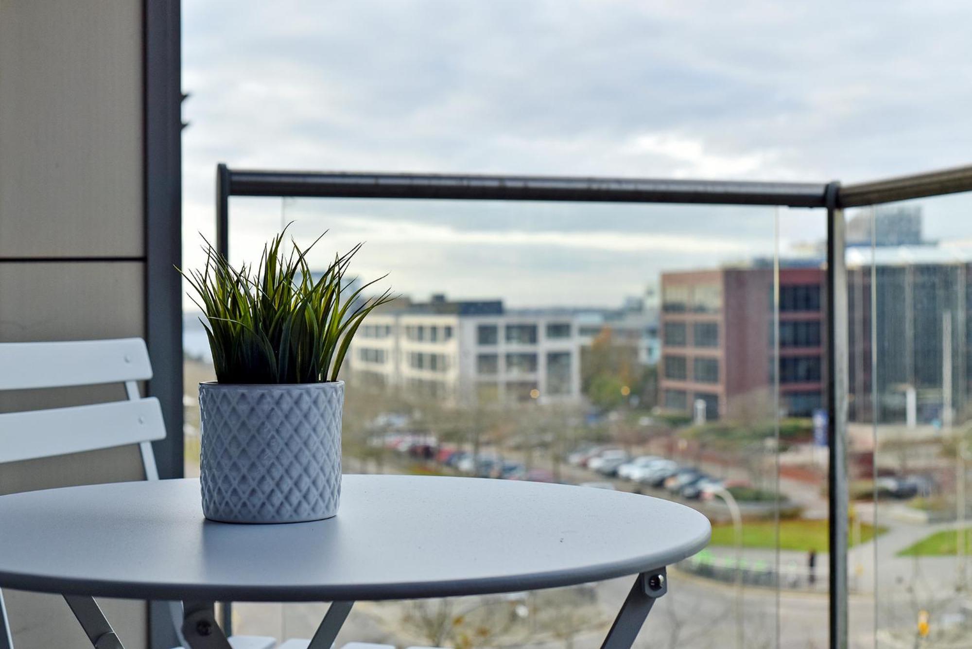 The Vizion Serviced Apartments From Pincott Properties - Free Parking, Private Balcony, And Wifi Milton Keynes Exteriör bild