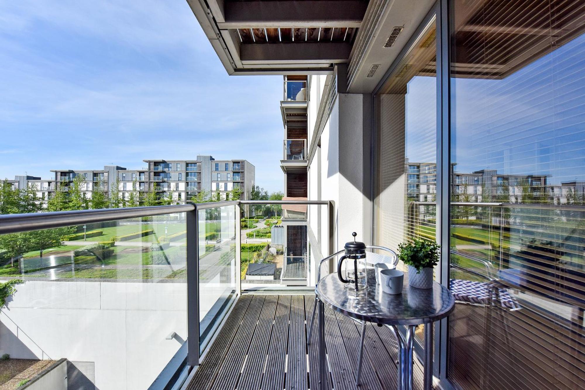 The Vizion Serviced Apartments From Pincott Properties - Free Parking, Private Balcony, And Wifi Milton Keynes Exteriör bild
