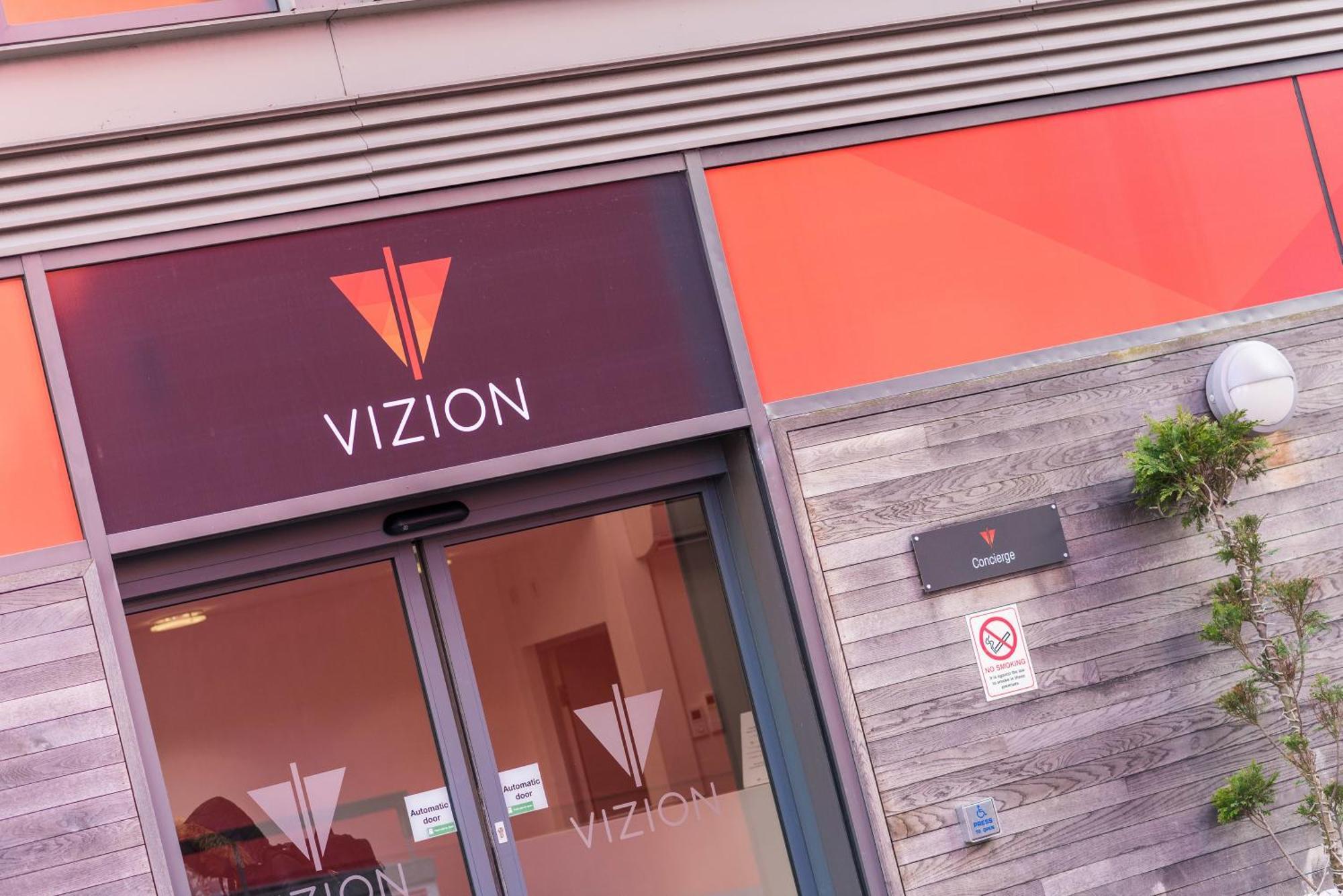 The Vizion Serviced Apartments From Pincott Properties - Free Parking, Private Balcony, And Wifi Milton Keynes Exteriör bild