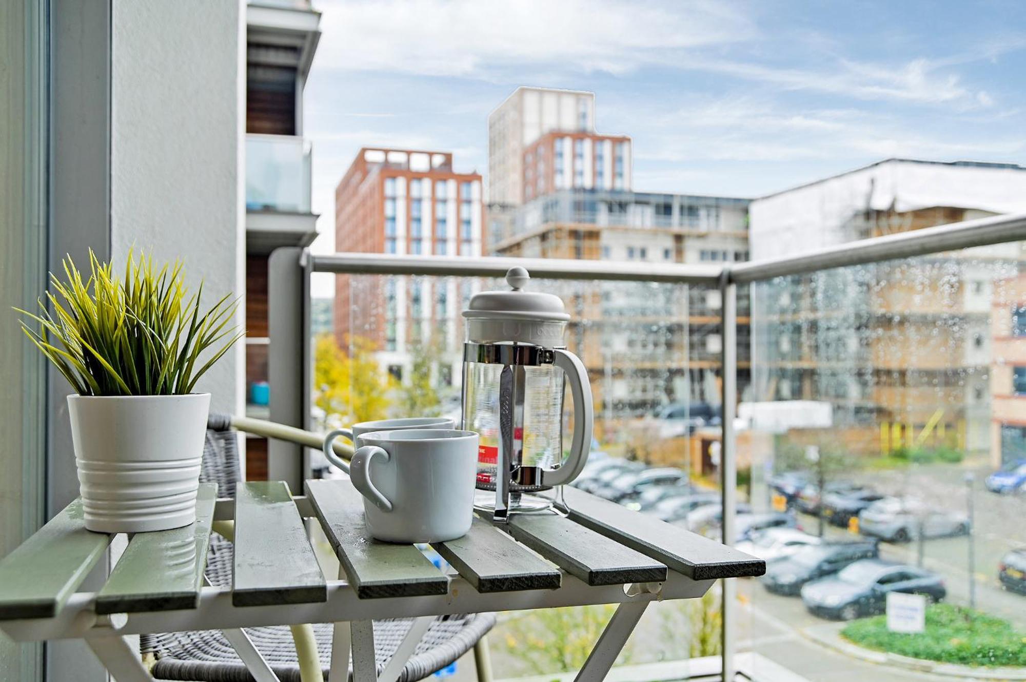 The Vizion Serviced Apartments From Pincott Properties - Free Parking, Private Balcony, And Wifi Milton Keynes Exteriör bild